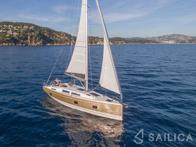 Hanse 418 - Yacht Charter Sailica