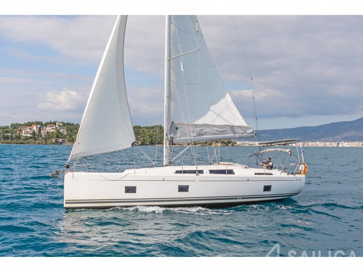 Hanse 418 - Yacht Charter Sailica