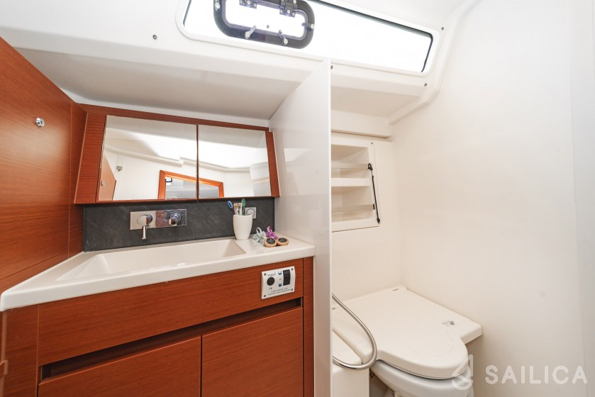 Hanse 418 - Yacht Charter Sailica