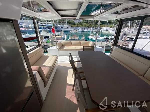 Bali 4.1 - Yacht Charter Sailica