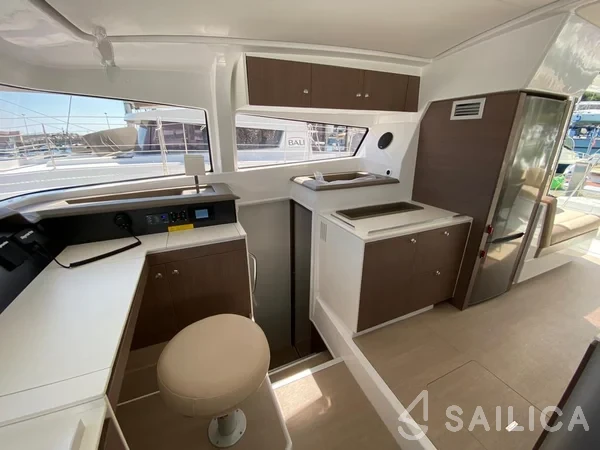 Bali 4.1 - Yacht Charter Sailica