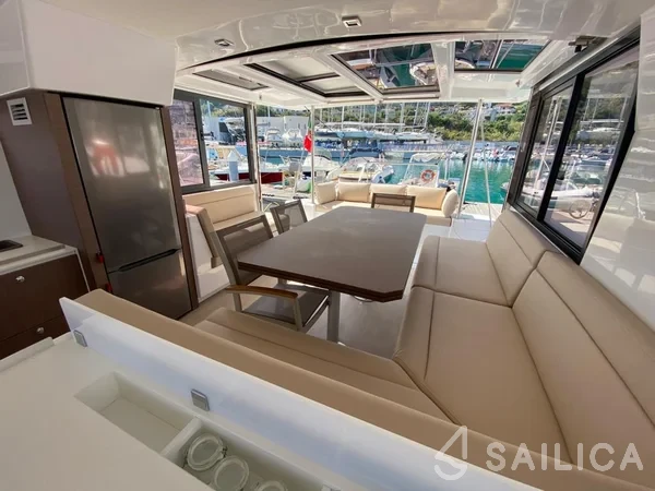 Bali 4.1 - Yacht Charter Sailica