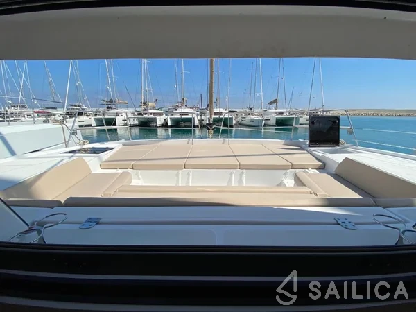Bali 4.1 - Yacht Charter Sailica