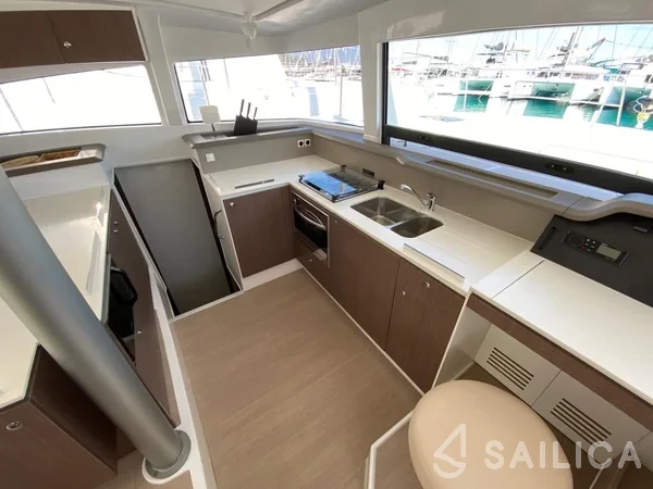 Bali 4.1 - Yacht Charter Sailica