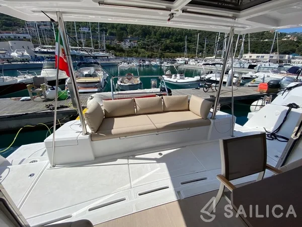 Bali 4.1 - Yacht Charter Sailica