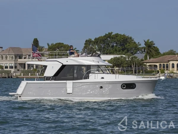 Swift Trawler 30 - Yacht Charter Sailica