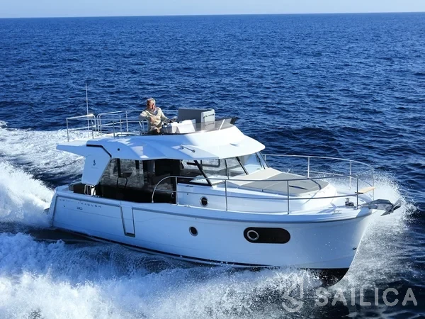 Swift Trawler 30 - Yacht Charter Sailica