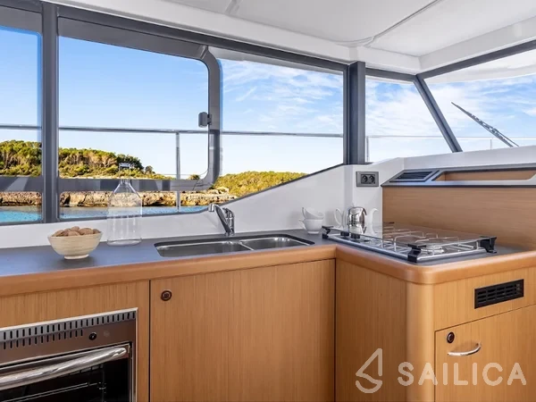 Swift Trawler 30 - Yacht Charter Sailica
