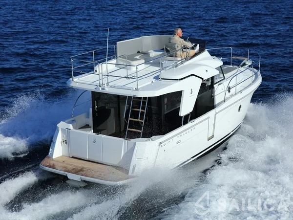 Swift Trawler 30 - Yacht Charter Sailica