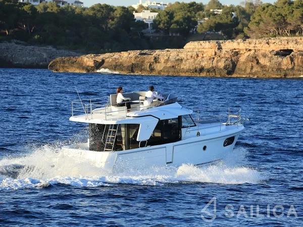 Swift Trawler 30 - Yacht Charter Sailica