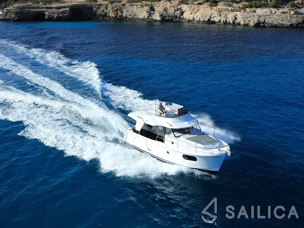 Swift Trawler 30 - Yacht Charter Sailica
