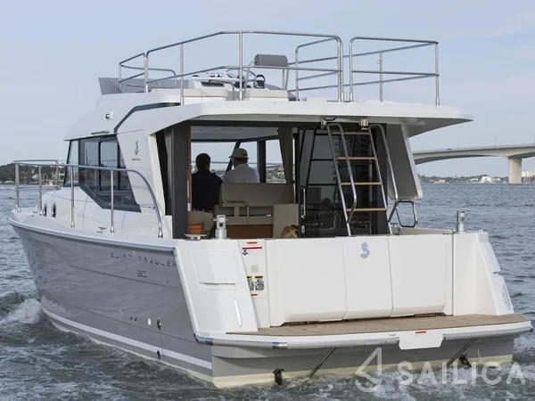 Swift Trawler 30 - Yacht Charter Sailica