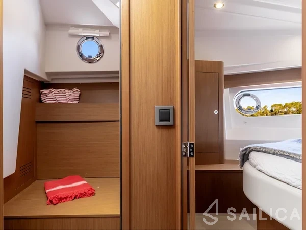 Swift Trawler 30 - Yacht Charter Sailica
