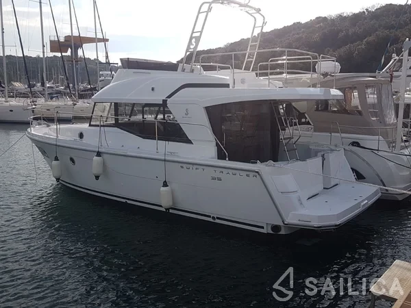 Swift Trawler 35 - Yacht Charter Sailica