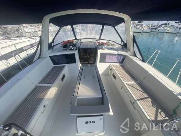 Oceanis 48 - Yacht Charter Sailica