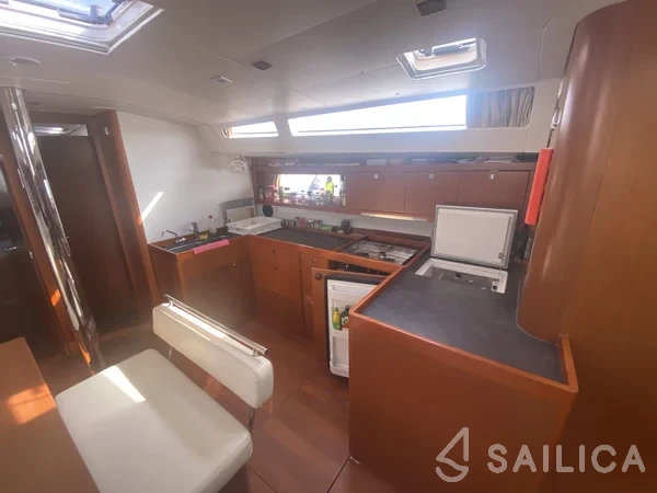 Oceanis 48 - Yacht Charter Sailica