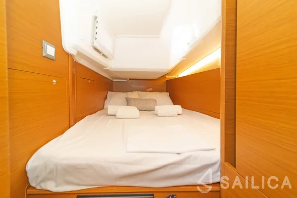 Sun Odyssey 410 - Yacht Charter Sailica