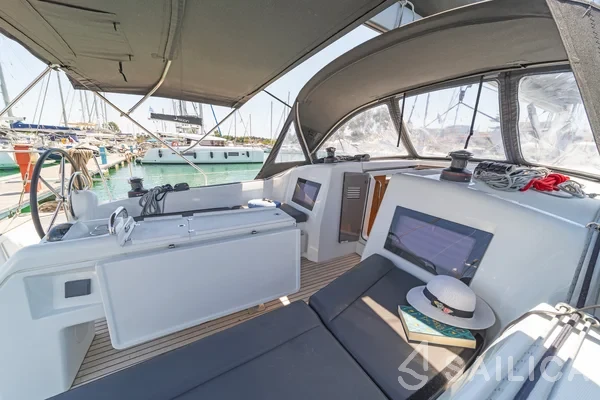Sun Odyssey 410 - Yacht Charter Sailica
