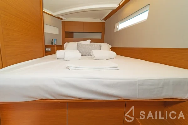 Sun Odyssey 410 - Yacht Charter Sailica