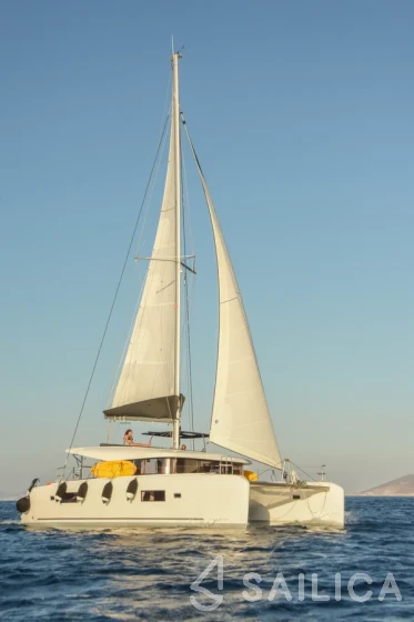 Lagoon 42 - Yacht Charter Sailica
