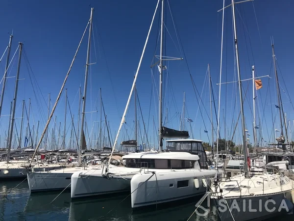 Lagoon 42 - Yacht Charter Sailica