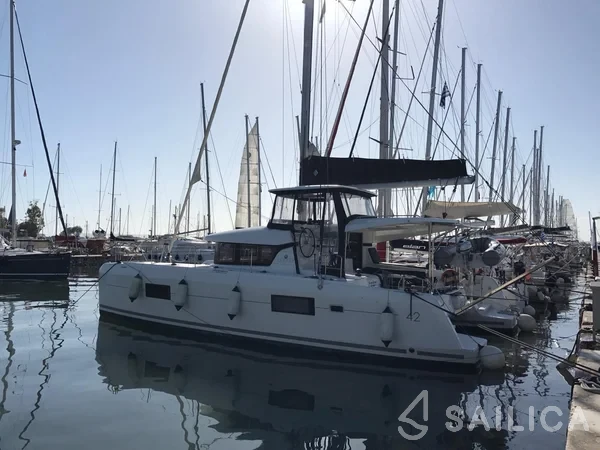 Lagoon 42 - Yacht Charter Sailica