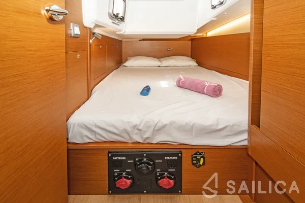 Sun Odyssey 410 - Yacht Charter Sailica