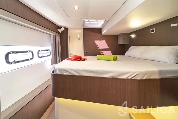 Bali 4.8  - Yacht Charter Sailica