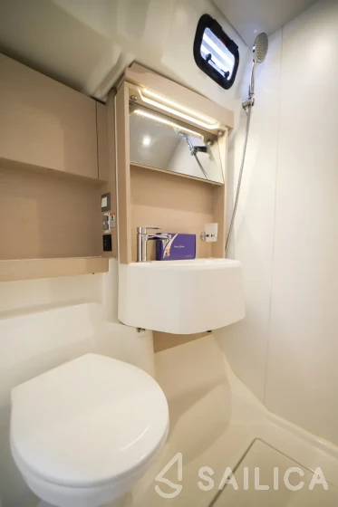 Oceanis 51.1 - Yacht Charter Sailica