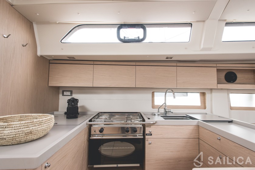 Oceanis 51.1 - Yacht Charter Sailica