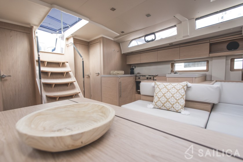 Oceanis 51.1 - Yacht Charter Sailica
