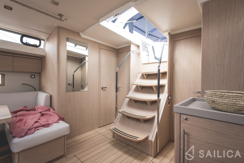 Oceanis 51.1 - Yacht Charter Sailica