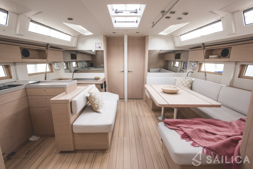 Oceanis 51.1 - Yacht Charter Sailica