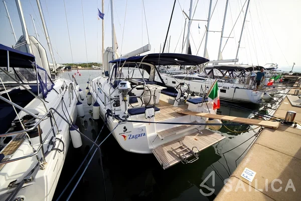 Oceanis 51.1 - Yacht Charter Sailica