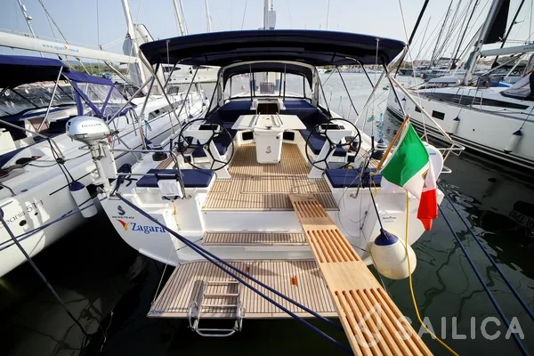 Oceanis 51.1 - Yacht Charter Sailica