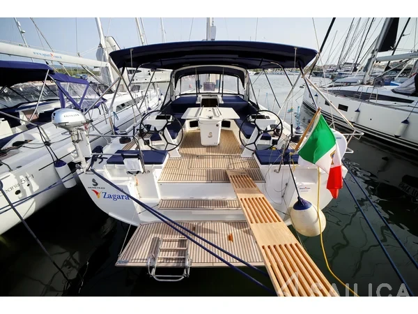 Oceanis 51.1 - Yacht Charter Sailica