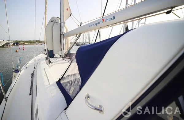 Oceanis 51.1 - Yacht Charter Sailica