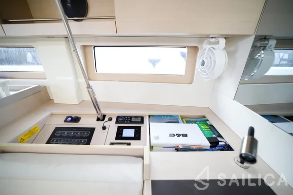 Oceanis 51.1 - Yacht Charter Sailica