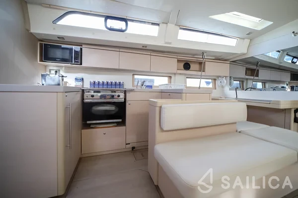 Oceanis 51.1 - Yacht Charter Sailica