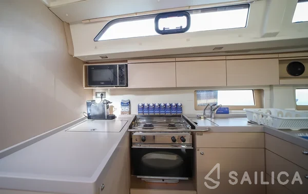 Oceanis 51.1 - Yacht Charter Sailica
