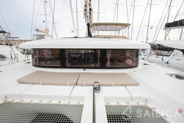Lagoon 42 - Yacht Charter Sailica