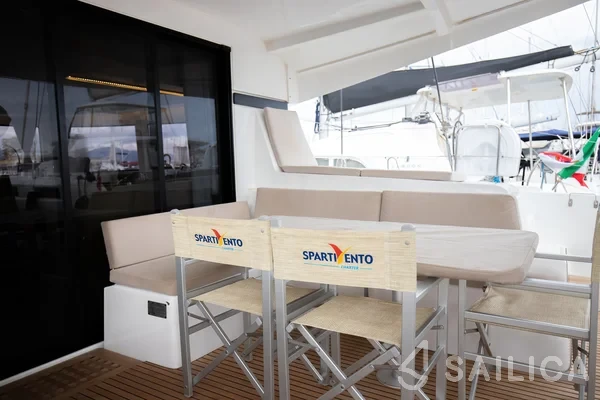 Lagoon 42 - Yacht Charter Sailica