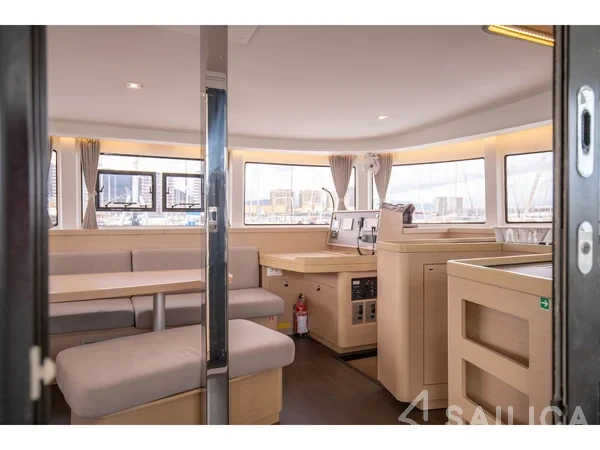 Lagoon 42 - Yacht Charter Sailica
