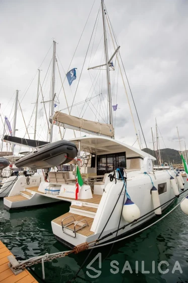Lagoon 42 - Yacht Charter Sailica