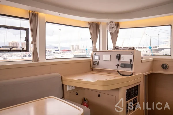 Lagoon 42 - Yacht Charter Sailica