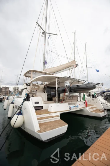 Lagoon 42 - Yacht Charter Sailica