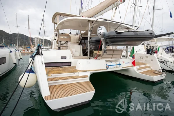 Lagoon 42 - Yacht Charter Sailica