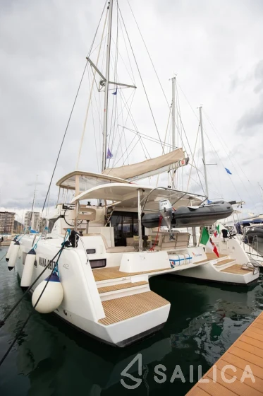 Lagoon 42 - Yacht Charter Sailica