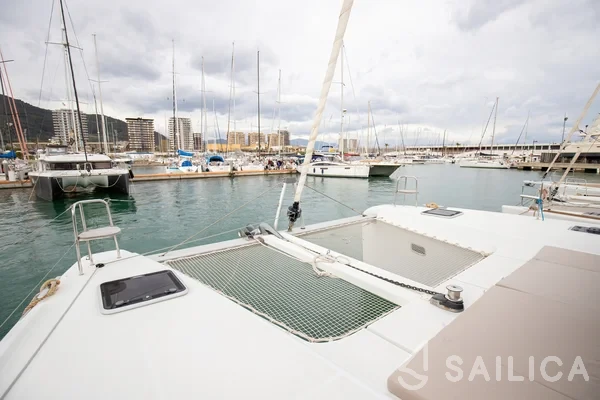 Lagoon 42 - Yacht Charter Sailica