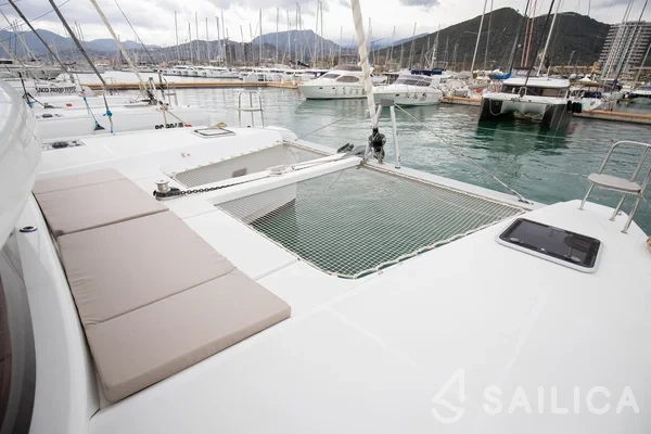 Lagoon 42 - Yacht Charter Sailica